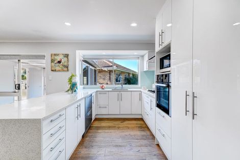 Photo of property in 2 Edendale Road, Somerville, Auckland, 2014