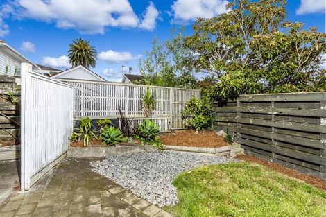 Photo of property in 2/57 Lake Road, Devonport, Auckland, 0624