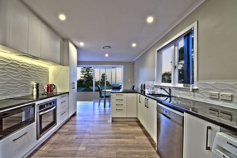 Photo of property in 19 Kohu Road, Titirangi, Auckland, 0604