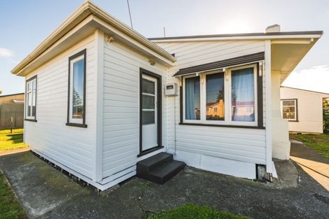 Photo of property in 10 Cornfoot Street, Castlecliff, Whanganui, 4501