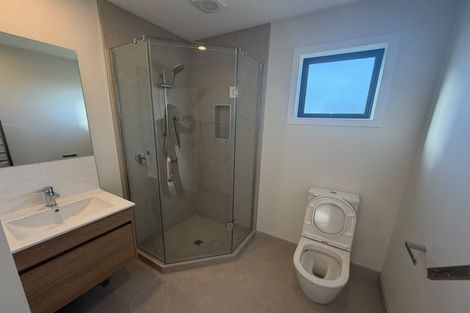 Photo of property in 27 Meadowood Drive, Unsworth Heights, Auckland, 0632