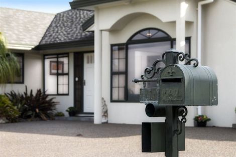 Photo of property in 1 Cloverlea Place, Pukekohe, 2120