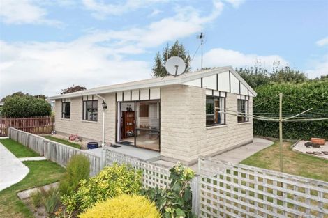Photo of property in 92b Englefield Road, Northwood, Christchurch, 8051