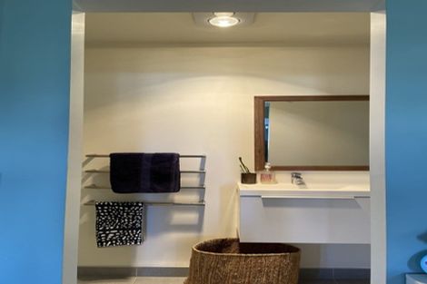 Photo of property in 28 Harbour View Road, Te Atatu Peninsula, Auckland, 0610