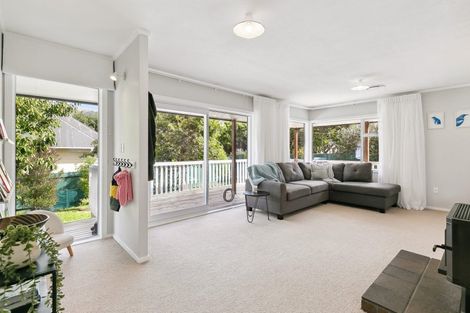 Photo of property in 21 Mexted Terrace, Tawa, Wellington, 5028