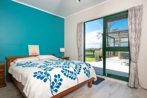 Photo of property in 137 Tawa Road, Kumeu, 0891