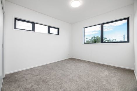 Photo of property in 4/43b Waimumu Road, Massey, Auckland, 0614