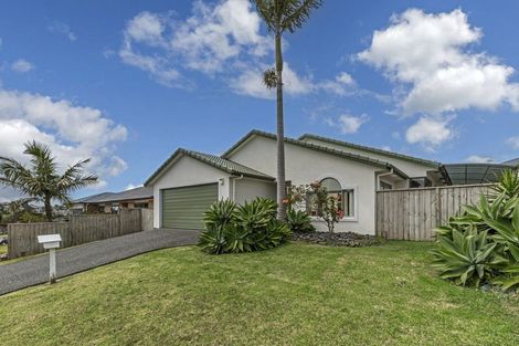Photo of property in 6 Reybert Place, Massey, Auckland, 0614
