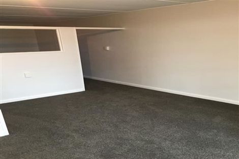 Photo of property in 29 Marine Parade, Bluff Hill, Napier, 4110