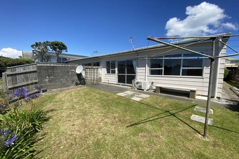 Photo of property in 65a Horokiwi Road West, Newlands, Wellington, 6037