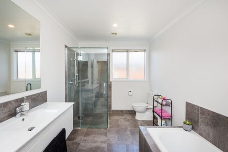 Photo of property in 15 Serenity Crescent, Kelvin Grove, Palmerston North, 4414