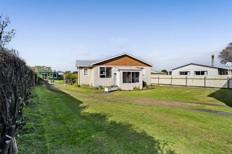 Photo of property in 96 Blake Street, Waitara, 4320