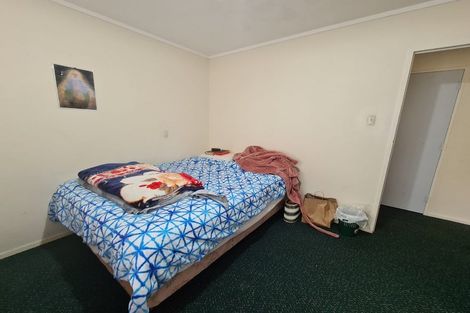 Photo of property in 77 Stewart Drive, Newlands, Wellington, 6037
