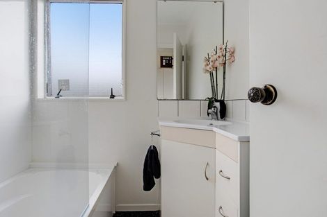 Photo of property in 13 Tetrarch Place, Totara Vale, Auckland, 0629