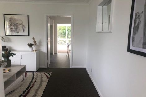 Photo of property in 16 Parrs Cross Road, Henderson, Auckland, 0612