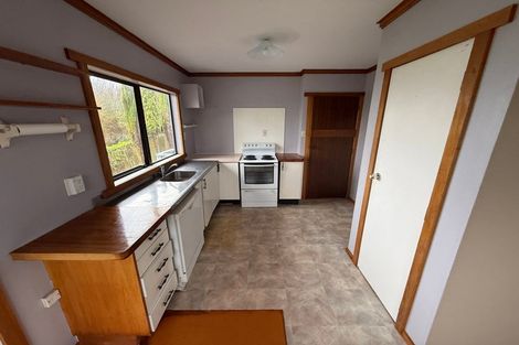 Photo of property in 2/521 Glenfield Road, Glenfield, Auckland, 0629