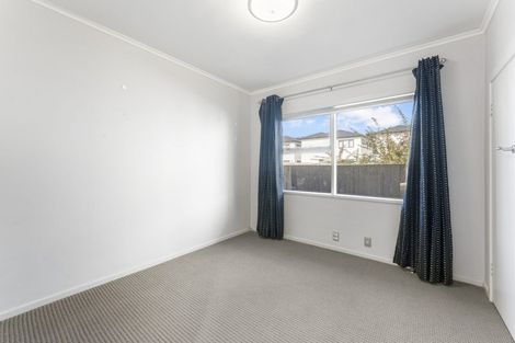 Photo of property in 25 Kingdale Road, Henderson, Auckland, 0610