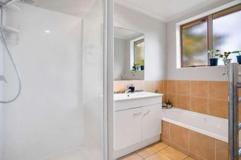 Photo of property in 12 Scotts Field Drive, Takanini, 2112