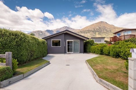 Photo of property in 10 Coburn Place, Lake Hayes, Queenstown, 9304