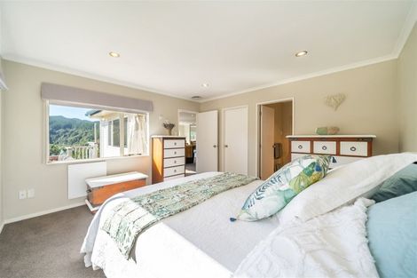 Photo of property in 5 Frankie Stevens Place, Riverstone Terraces, Upper Hutt, 5018