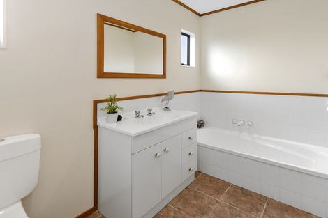 Photo of property in 1/10 Hilltop Road, Clover Park, Auckland, 2019