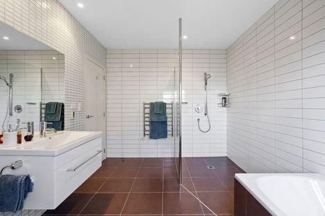 Photo of property in 8 Kawai Rise, Te Atatu Peninsula, Auckland, 0610