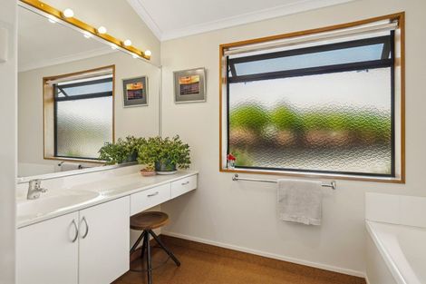 Photo of property in 22 Fairview Terrace, Waipahihi, Taupo, 3330