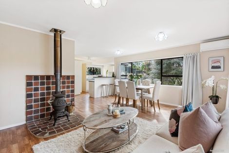 Photo of property in 10a Stillwater Crescent, Stillwater, Silverdale, 0993