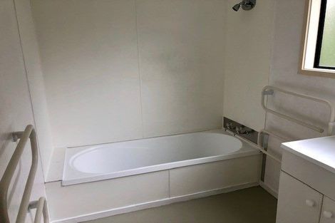 Photo of property in 1/12 Holiday Road, Stanmore Bay, Whangaparaoa, 0932