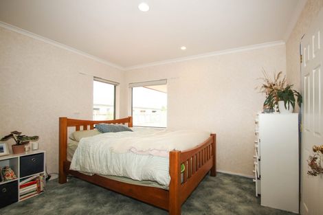 Photo of property in 17 Amanda Place, Mayfair, Hastings, 4122