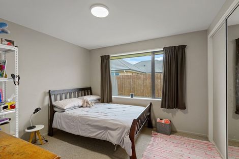 Photo of property in 19 Pohutukawa Crescent, Parklands, Christchurch, 8083