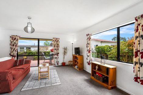 Photo of property in 5a Glenbrook Grove, Naenae, Lower Hutt, 5011