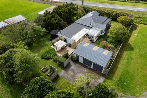 Photo of property in 2 Gleeson Road, Manakau, Levin, 5573