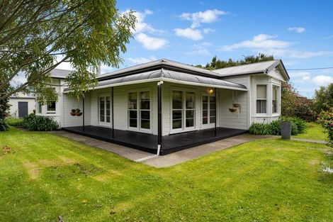 Photo of property in 2 Gleeson Road, Manakau, Levin, 5573