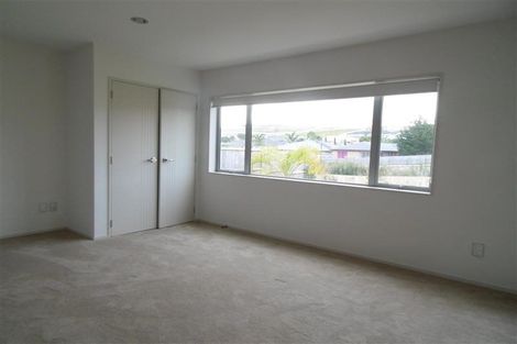 Photo of property in 17 Ballyboe Place, Pinehill, Auckland, 0632