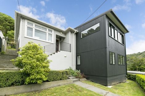 Photo of property in 73 Hungerford Road, Houghton Bay, Wellington, 6023