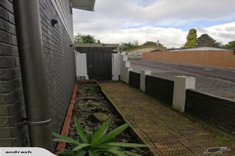 Photo of property in 28 Vina Place, Massey, Auckland, 0614