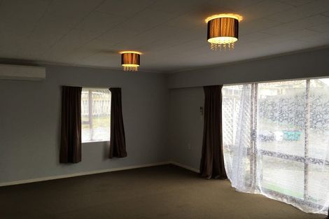 Photo of property in 70 Toi Street, Otaki Beach, Otaki, 5512