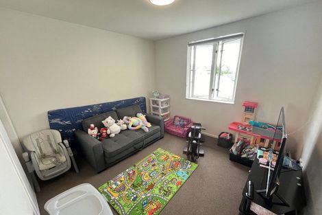 Photo of property in 10 Bellbird Street, Papakura, 2110