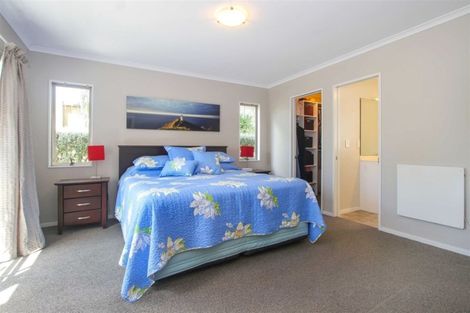 Photo of property in 10 Westminster Gardens, Unsworth Heights, Auckland, 0632