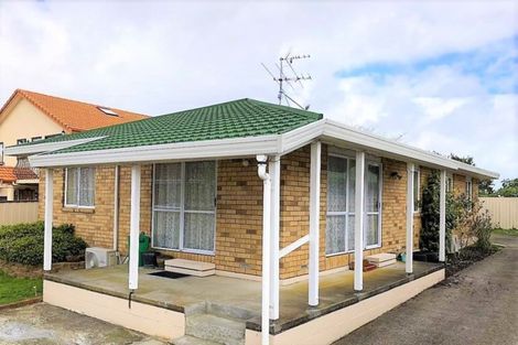 Photo of property in 2/421 Mount Albert Road, Mount Roskill, Auckland, 1041