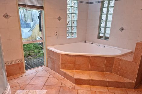 Photo of property in 2/837 Beach Road, Browns Bay, Auckland, 0630