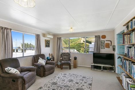 Photo of property in 9 Frobisher Street, Island Bay, Wellington, 6023