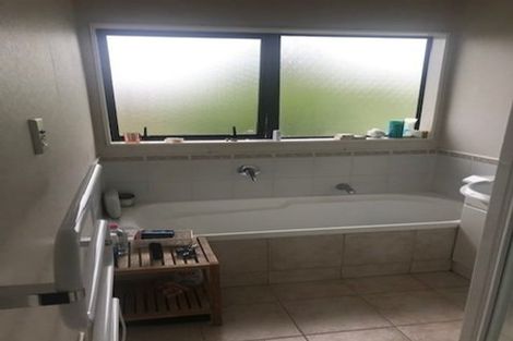 Photo of property in 40 Medvale Avenue, Flat Bush, Auckland, 2019