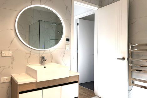 Photo of property in 26 Roxborough Place, East Tamaki Heights, Auckland, 2016