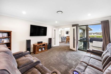 Photo of property in 62 Tiritiri Moana Drive, Pegasus, 7612