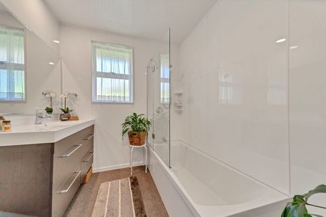 Photo of property in 18 Rata Street, Hawera, 4610