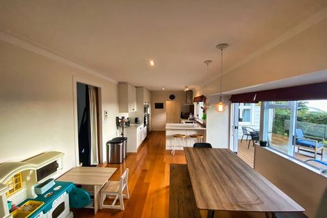 Photo of property in 114 Scenic Drive, Titirangi, Auckland, 0604