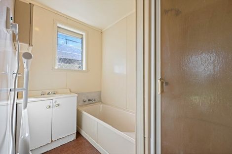 Photo of property in 1 Kenney Crescent, Fairfield, Hamilton, 3214