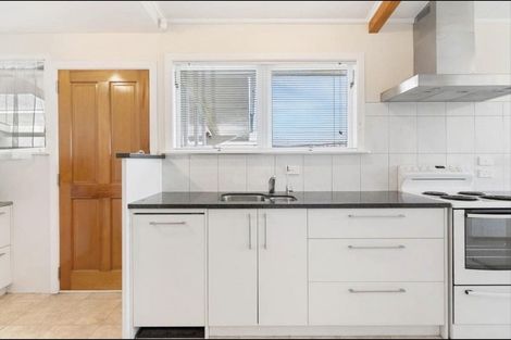 Photo of property in 19 Carole Crescent, Pakuranga, Auckland, 2010